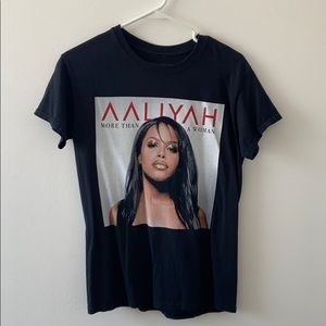 NEW- AALIYAH BLACK T-SHIRT